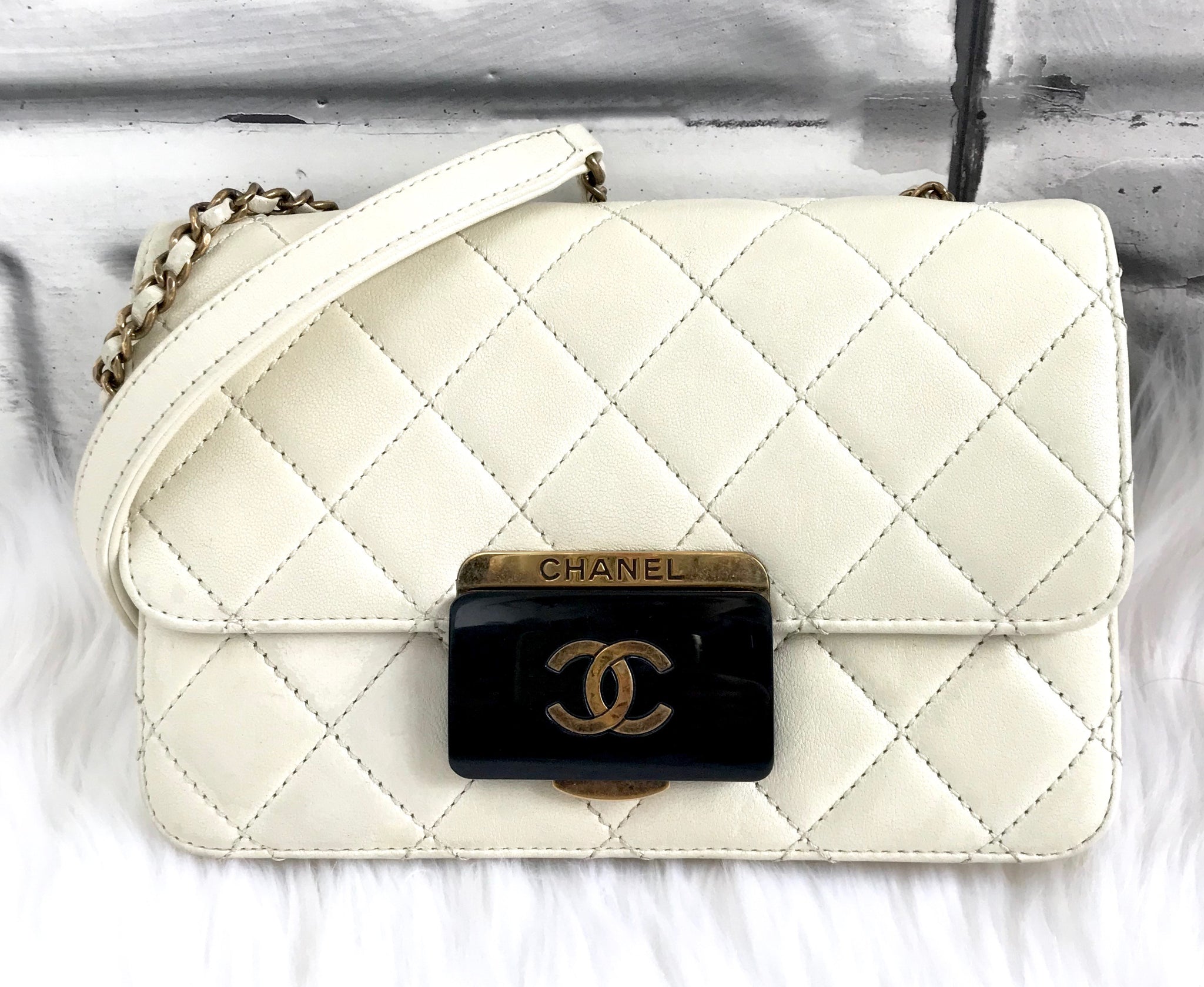 CHANEL Beauty Lock handbag  Fashion, Chanel beauty, Beauty